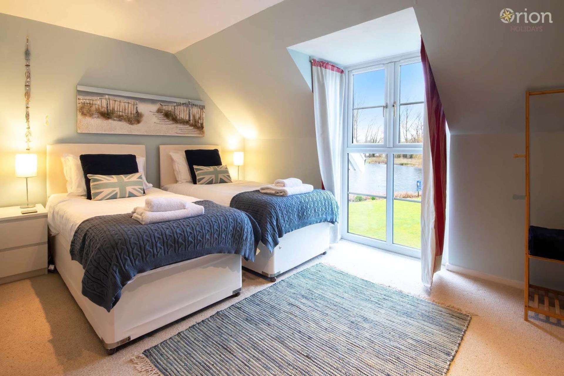 Isis Lakes 84 - Tortola Lodge South Cerney Εξωτερικό φωτογραφία